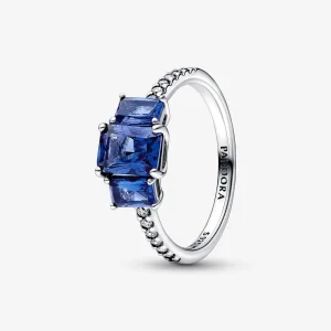 Син правоъгълен искрящ пръстен с три камъка Pandora - 192389C01 (изображение за) Син правоъгълен искрящ пръстен с три камъка Pandora - 192389C01